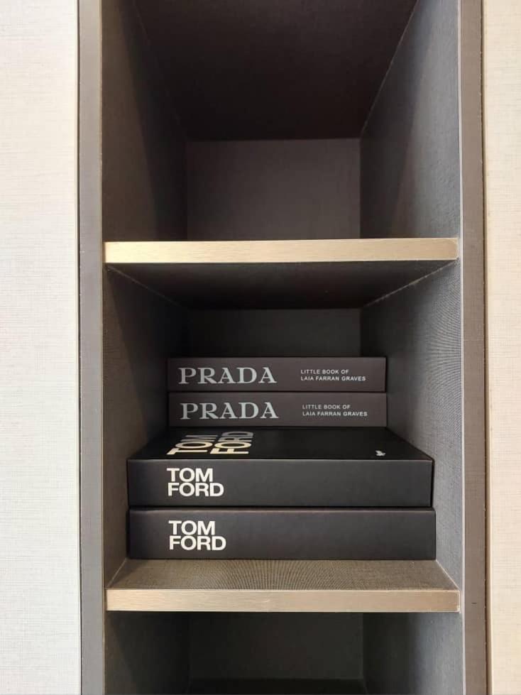 شقة Millerz Square By Mykey كوالالمبور المظهر الخارجي الصورة Tom Ford book