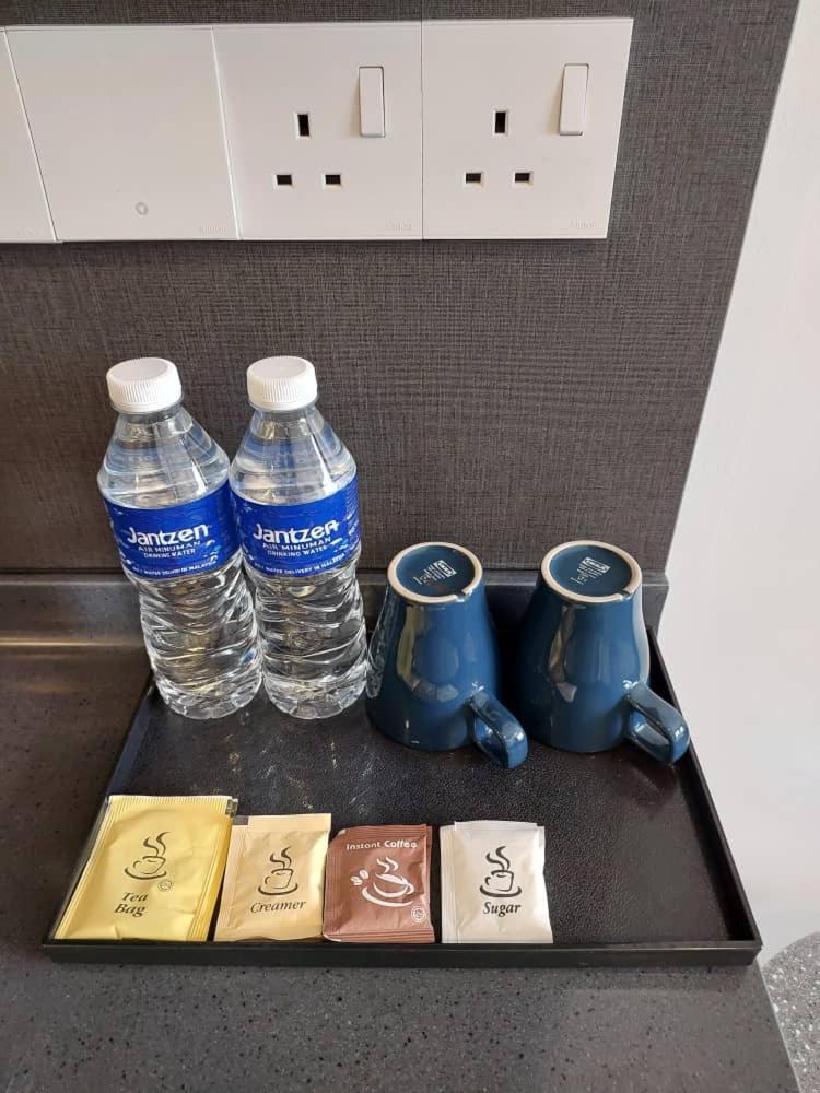 شقة Millerz Square By Mykey كوالالمبور المظهر الخارجي الصورة Bottled water in a hotel room