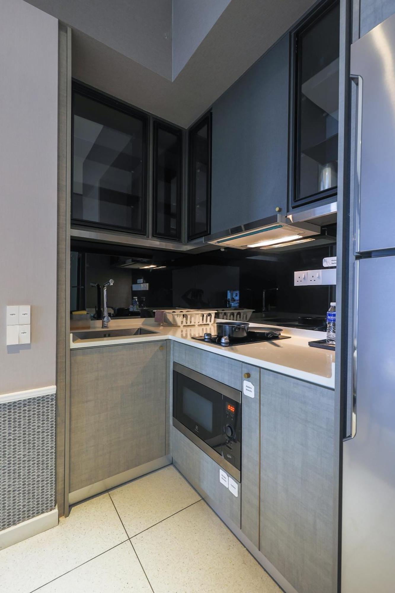 شقة Millerz Square By Mykey كوالالمبور المظهر الخارجي الصورة A kitchen in a serviced apartment in Paris