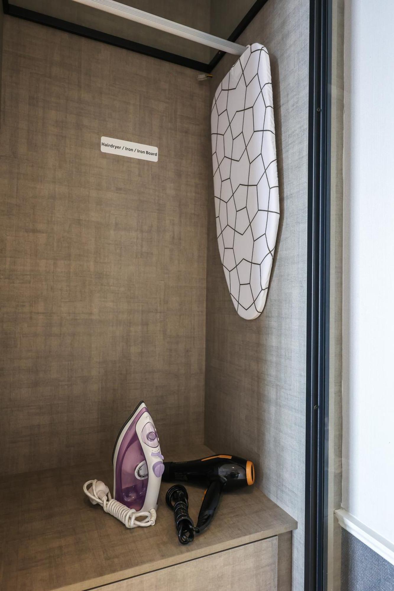 شقة Millerz Square By Mykey كوالالمبور المظهر الخارجي الصورة A refrigerator with a built-in ironing board