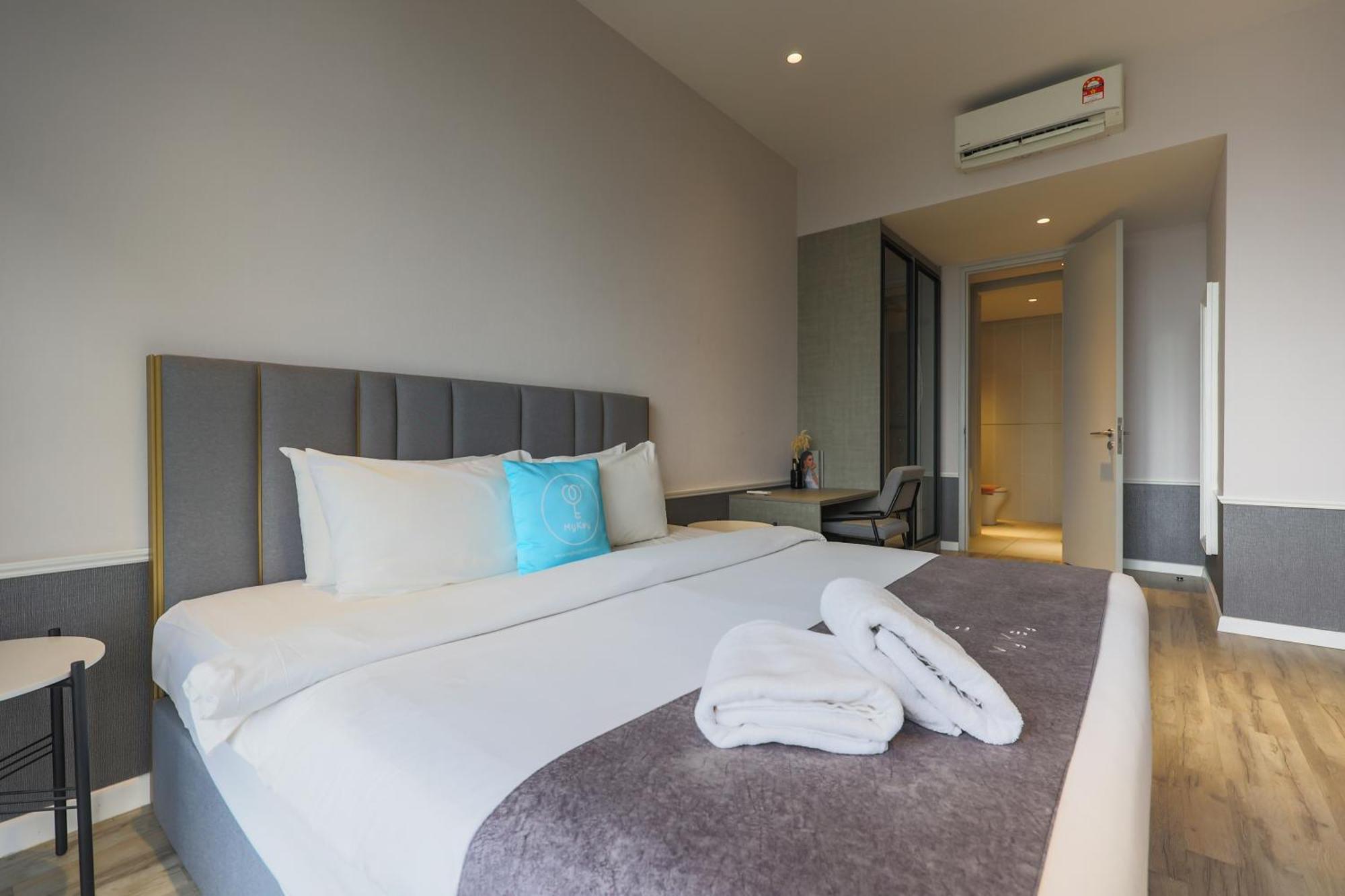 شقة Millerz Square By Mykey كوالالمبور المظهر الخارجي الصورة A bedroom in a serviced apartment in Kuala Lumpur, Malaysia.